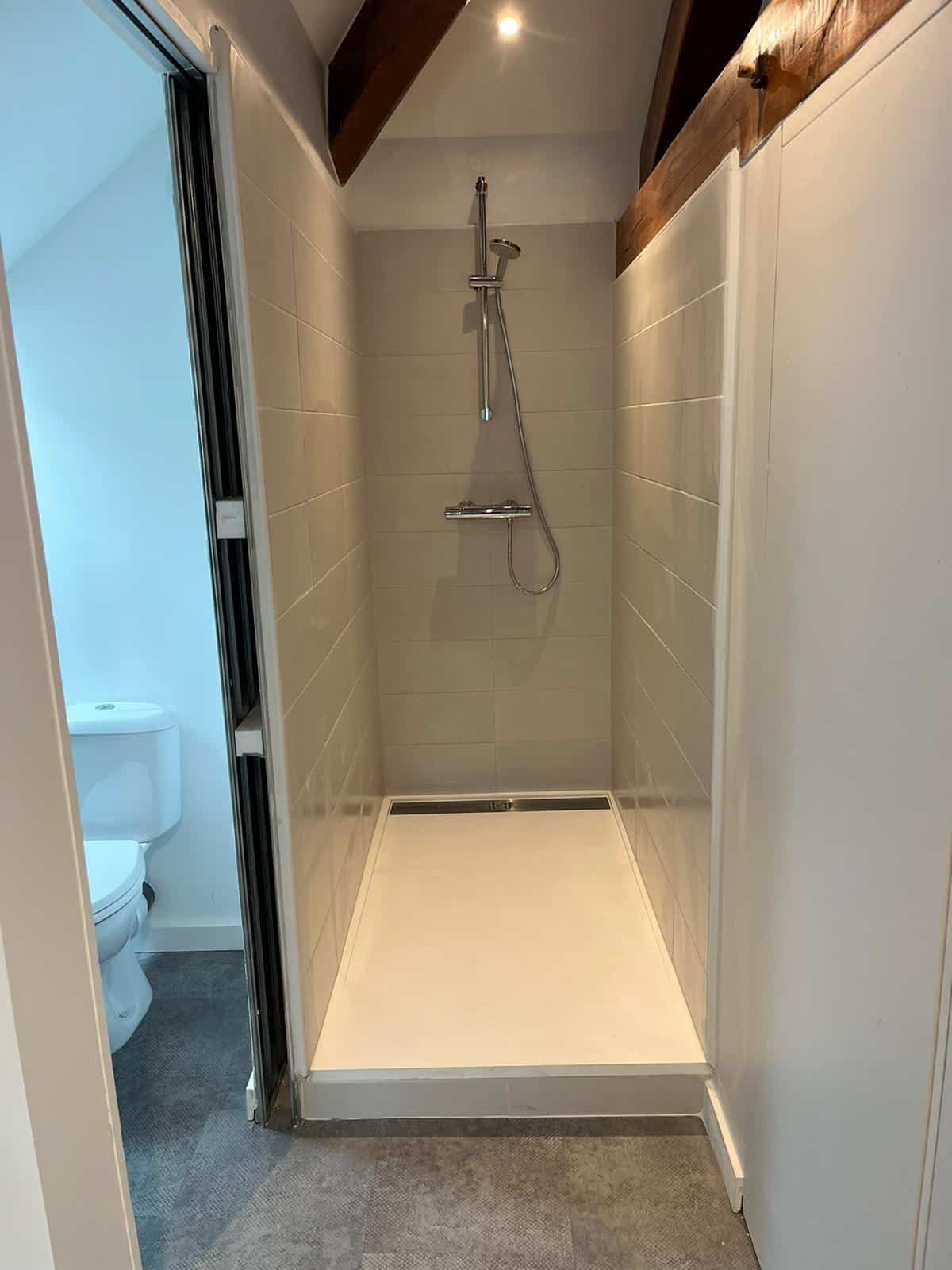 Salle de bain aménagée par Millaris Energies en Ariège