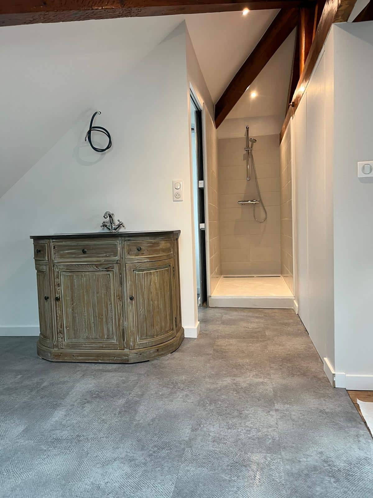 Salle de bain accessible réalisée par Millaris Energies