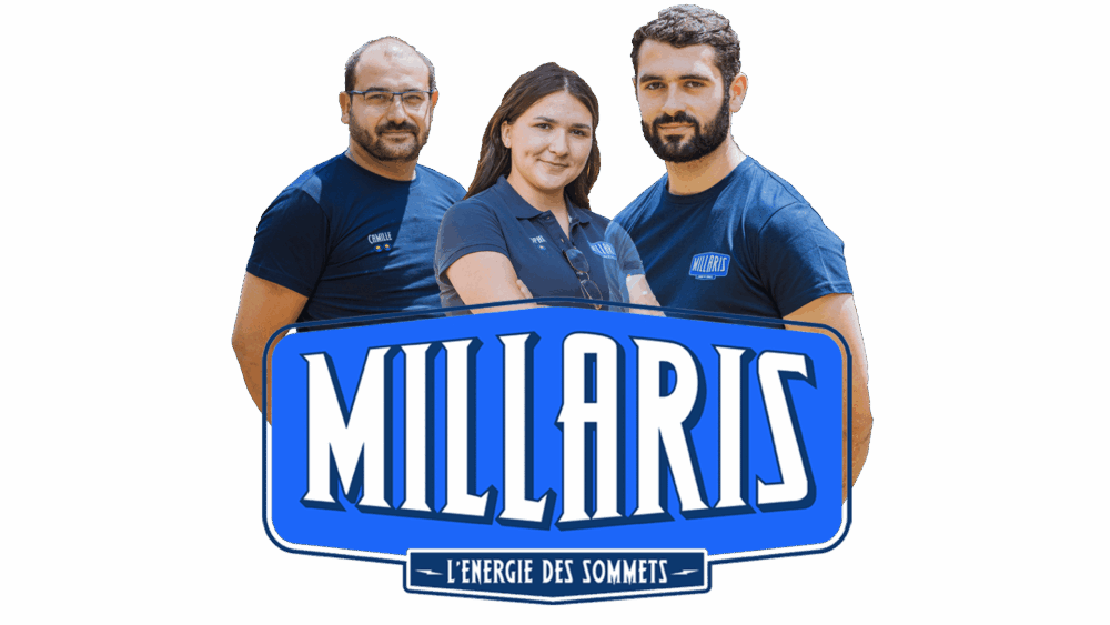Trois membres d’une équipe en t-shirts bleus devant un logo « MILLARIS » avec la mention « L’énergie des sommets ».