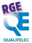 Logo Qualifelec : texte « RGE », pictogramme de tête et loupe, et mention « QUALIFLEC » en dessous.