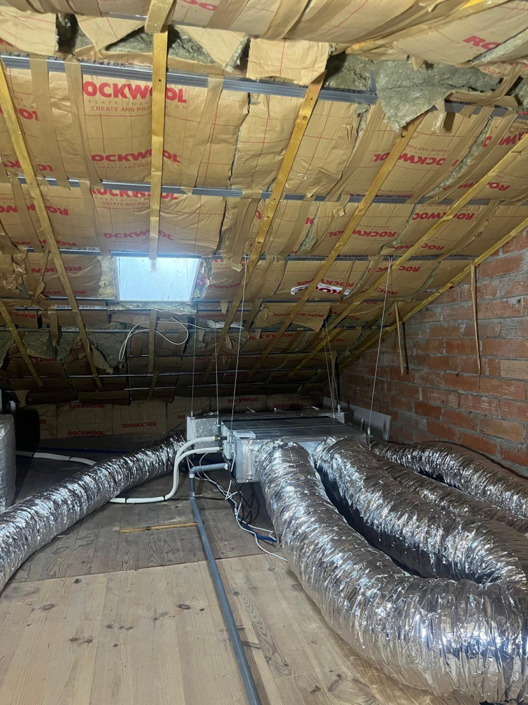 En Ariège, installation d'une pompe à chaleur gainable et climatisation monosplit Panasonic